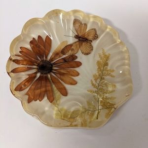 Vtg Lucite Resin Shell Shaped  Pressed Flowers Butterfly Soap Dish Trinket Dish